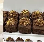 Monoporție Ferrero cu alune
