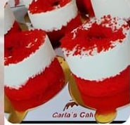 Monoporții Red Velvet, cu un strat de cremă albă la mijloc